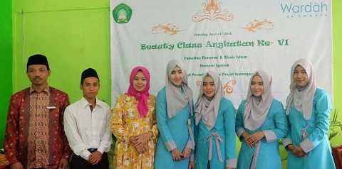 Ekonomi Syariah : Beauty Class By Wardah Cosmetic