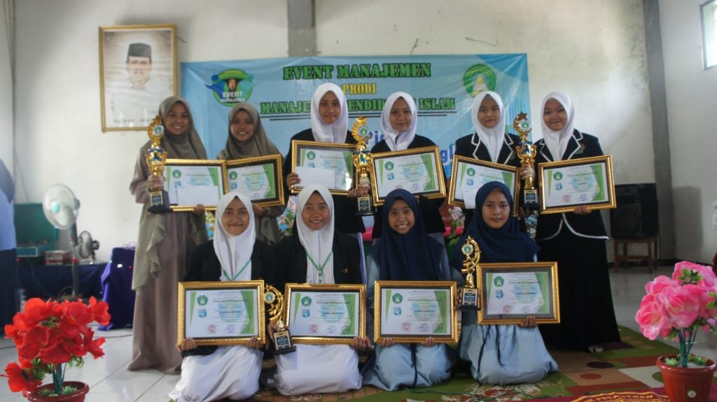 SMA Dr. Musta’in Romly borong kejuaraan di Lomba Pidato Dua Bahasa MPI INSUD