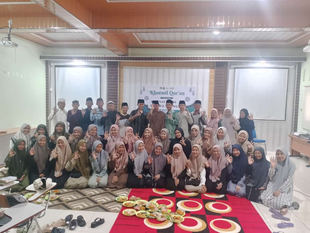 Khotmil Qur’an Sebagai Pembukaan Perayaan Dies Natalis ke-16 Institut Pesantren Sunan Drajat Lamongan