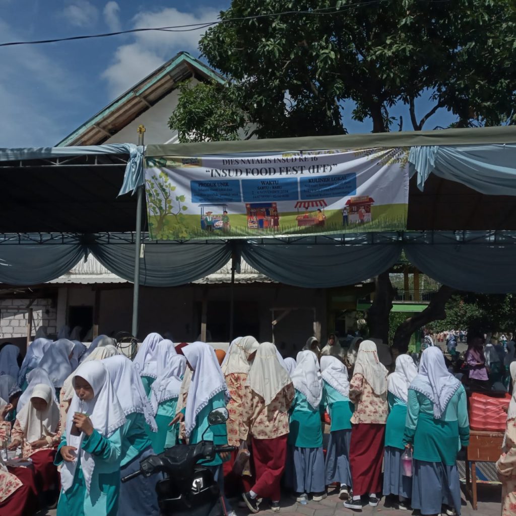 Bazar Meriah Sambut Dies Natalis Ke-16 INSUD Lamongan
